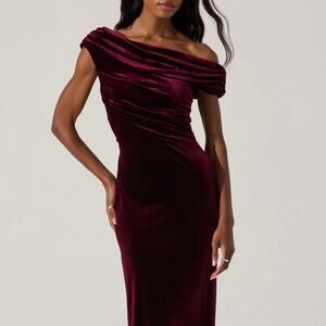 NWT ASTR The Label Wine Burgundy Velvet Off The Shoulder Midi Dress Size Large